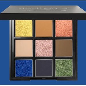 NIB Aesthetica BOLD Eyeshadow Palette